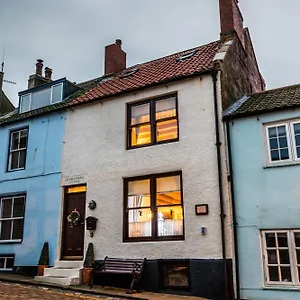Letaway - Captain Cook's Cottage, Staithes